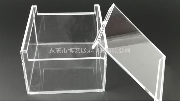 在定制亞克力展示架時(shí)，絲印應(yīng)該注意一些什么事項(xiàng)呢？