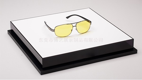 多少面的亞克力展示架展示效果更好呢？