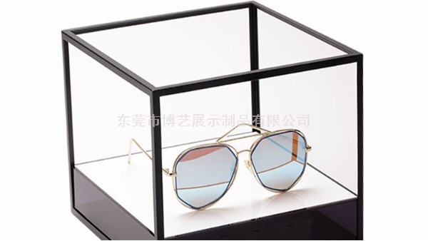 如何用亞克力展架來展示產(chǎn)品呢？